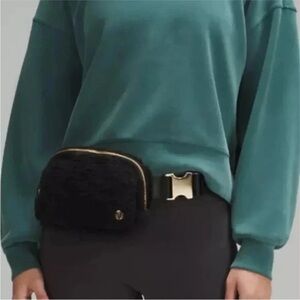 Lululemon Everywhere Belt Bag Black Fleece with Gold Hardware 1L EUC